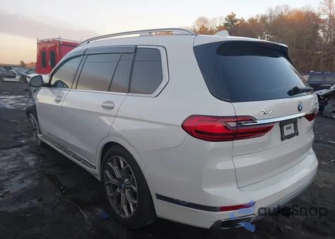 2020 BMW X7 xDrive40I z USA, uszkodzony, nr VIN 5UXCW2C02L9A02823
